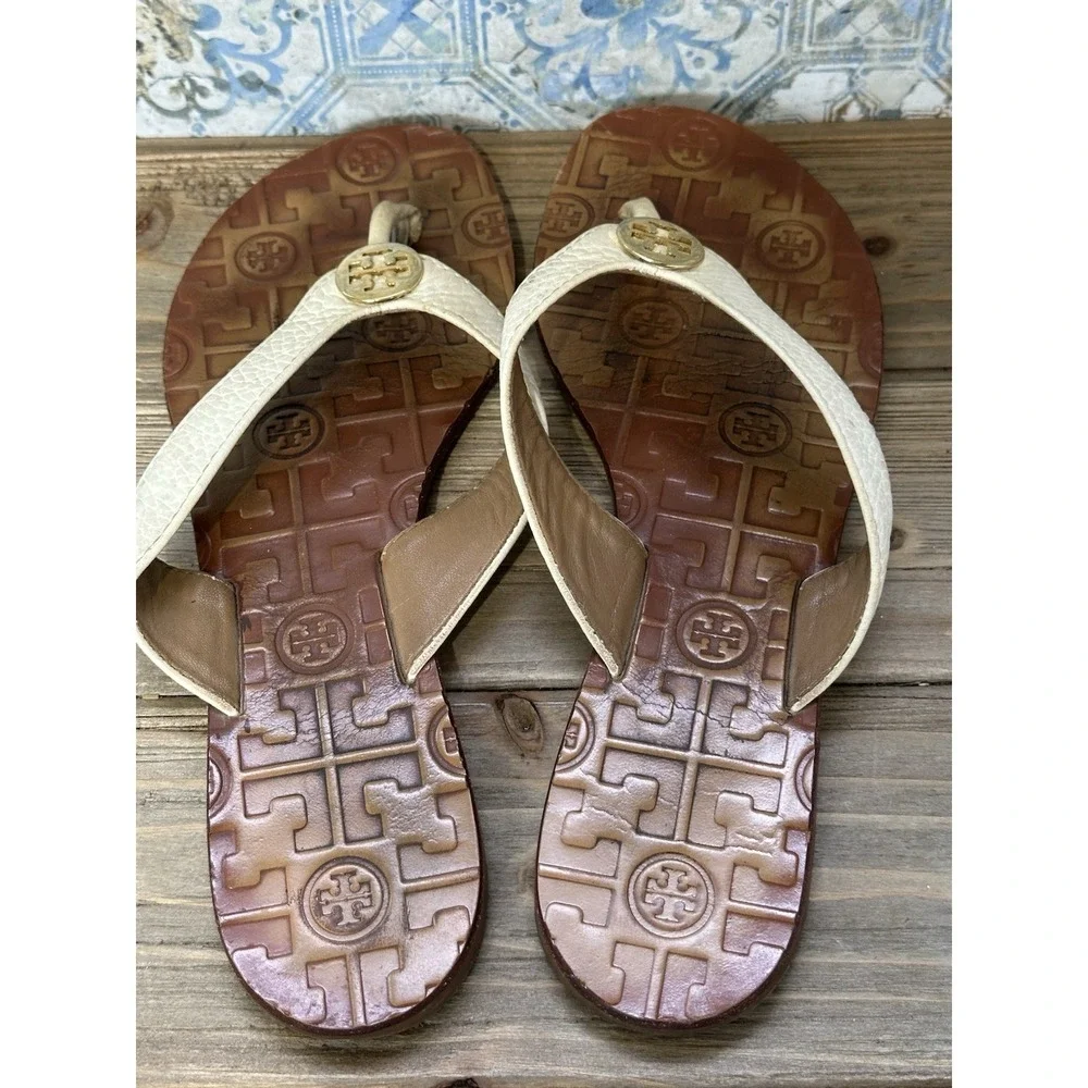 Tory Burch Thora Thong Sandals Beige Leather Gold Logo Size 8 Women's